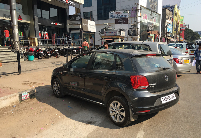 Illustration for article titled Cars from my trip to India over a year ago *pic heavy* (Part I)